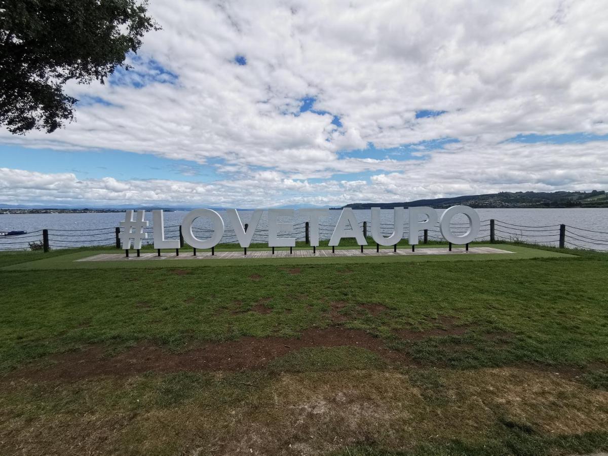 Lake Taupo Holiday Home Buitenkant foto